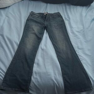 selling lucky brand jeans! size: 4/27. color: dark blue